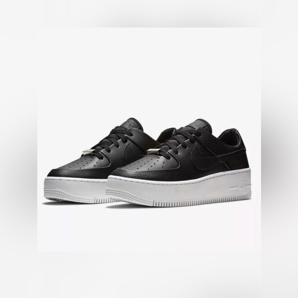 *****Sold**** Nike Women's Air Force 1 Sage Low Black White Size 8